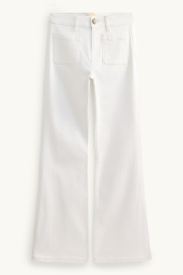 Flared jean - mid waist
