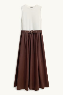 Fit & Flare Kleid mit Gürtel