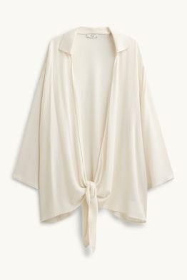 Blusa con detalle de nudo