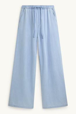 Wide Leg Jeans - High Waist