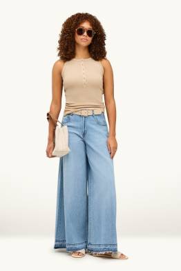 Wide leg jeans with belt - mid-rise waist