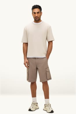 Short cargo