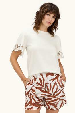 Camiseta - regular fit - bordado inglés