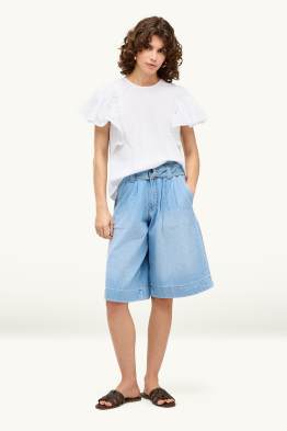 Jeans-Shorts mit Gürtel - High Waist