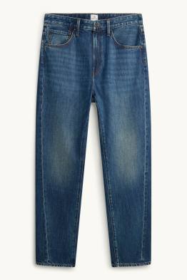 Relaxed Tapered Jeans