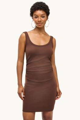 Vestit ajustat - acanalat