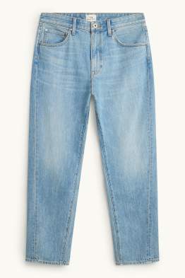 Relaxed Tapered Jeans