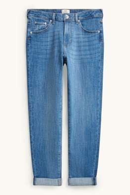 Boyfriend jeans - mid-rise waist