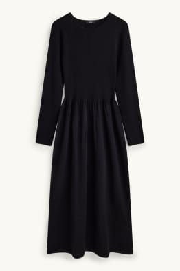 Robe en maille - finition côtelée