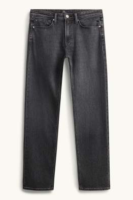 Straight Jeans