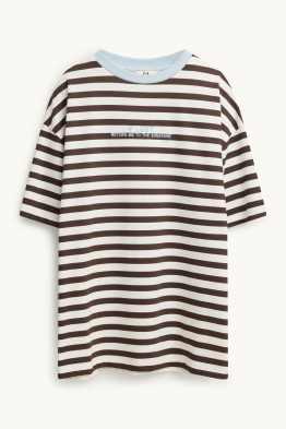Tricou
