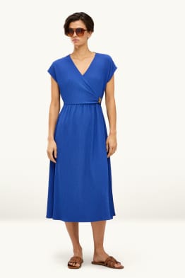 Vestit fit & flare amb coll en punta - texturat