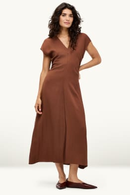 Kleid mit V-Ausschnitt - Straight Fit