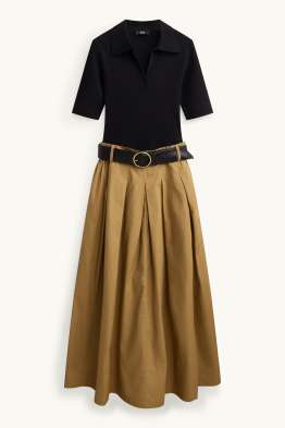 Robe Fit & Flare dotée d'une ceinture et à col V
