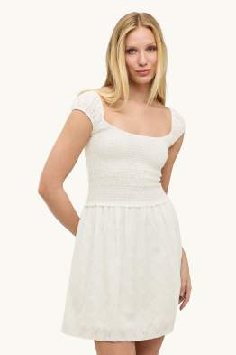 Robe de coupe évasée - finition smockée