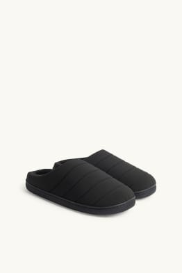 Papuci de casă