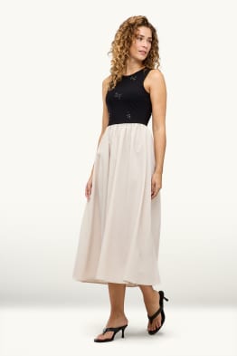 Rochie fit & flare cu ștrasuri