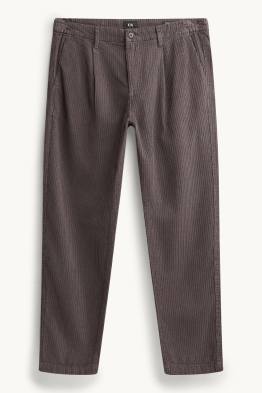 Chino en velours côtelé - tapered fit