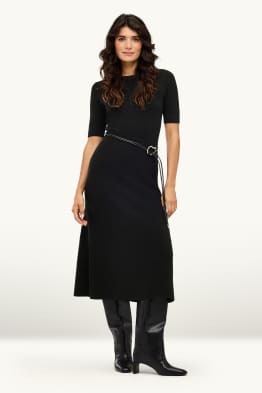Gebreide jurk met ceintuur - straight fit