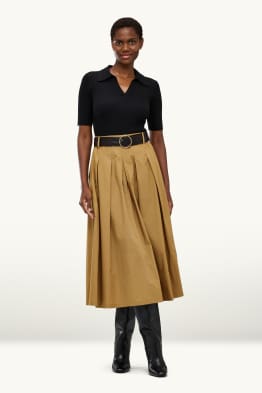 Robe Fit & Flare dotée d'une ceinture et à col V