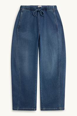 Barrel jeans