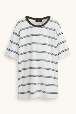 Tricou
