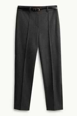 Pantalons de tela amb cinturó - mid waist - tapered fit - amb patró