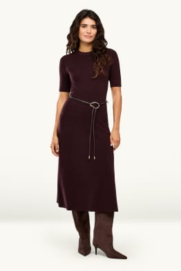 Knitted dress with belt - straight fit