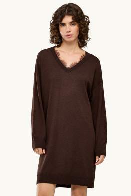 Gebreide jurk met V-hals - straight fit