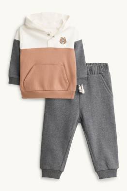 Outfit pro miminka