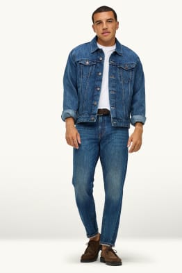 Relaxed tapered jeans