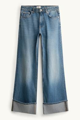 Wide leg jean - mid waist