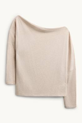 Tricou
