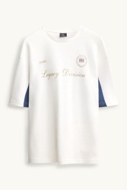 Tricou