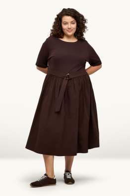 Vestit fit & flare amb cinturó