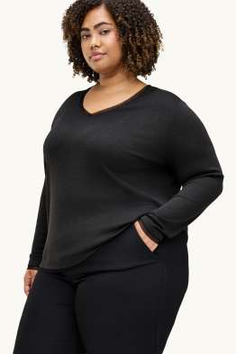 Langarmshirt mit V-Ausschnitt - Curvy Fit