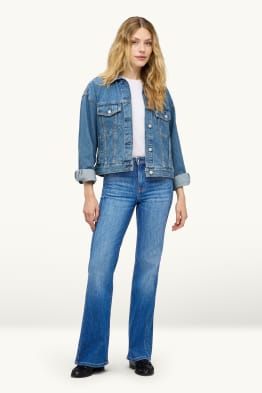 Flared jean - mid waist