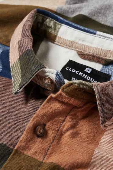 Mężczyźni - CLOCKHOUSE - koszula flanelowa - regular fit - kołnierzyk kent - w kratę - beżowy / brązowy