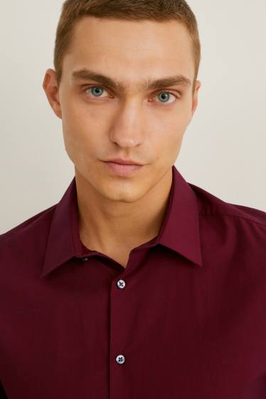 Uomo - Camicia business - slim fit - colletto all’italiana - facile da stirare - bordeaux