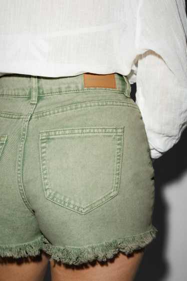 Femei - CLOCKHOUSE - pantaloni scurți de blugi - talie înaltă - verde deschis