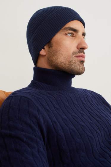 Men - Knitted cashmere hat - dark blue