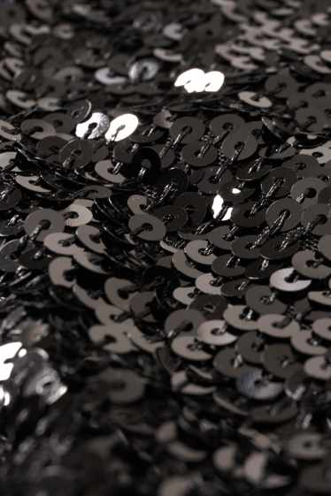 Femmes - Robe en sequins de forme évasée avec encolure en V - noir