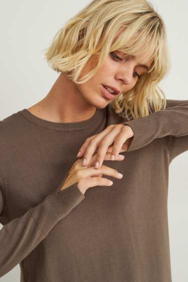 Women - Basic knitted dress - brown