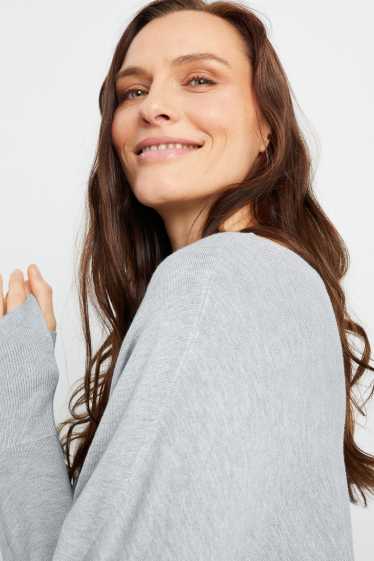Femmes - Pullover en délicate maille - gris clair chiné