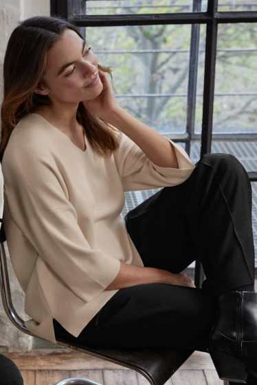 Damen - Basic-Pullover mit V-Ausschnitt - hellbeige