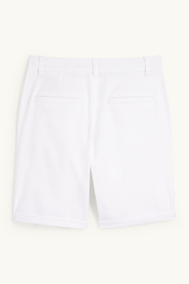 Women - Basic Bermuda shorts - mid-rise waist - white