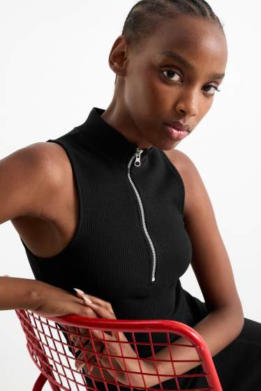 Dona - Samarreta crop - negre
