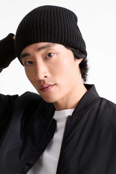 Men - Knitted hat - black