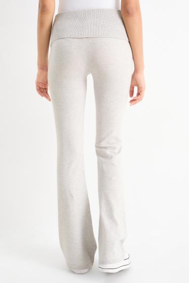 Femmes - Flared legging de maille - gris