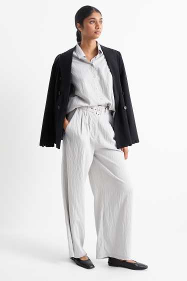 Dámské - Plátěné kalhoty s páskem - high waist - wide leg - úzký proužek - světle šedá